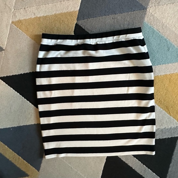 Fun stretch knee-length skirt - Picture 5 of 5